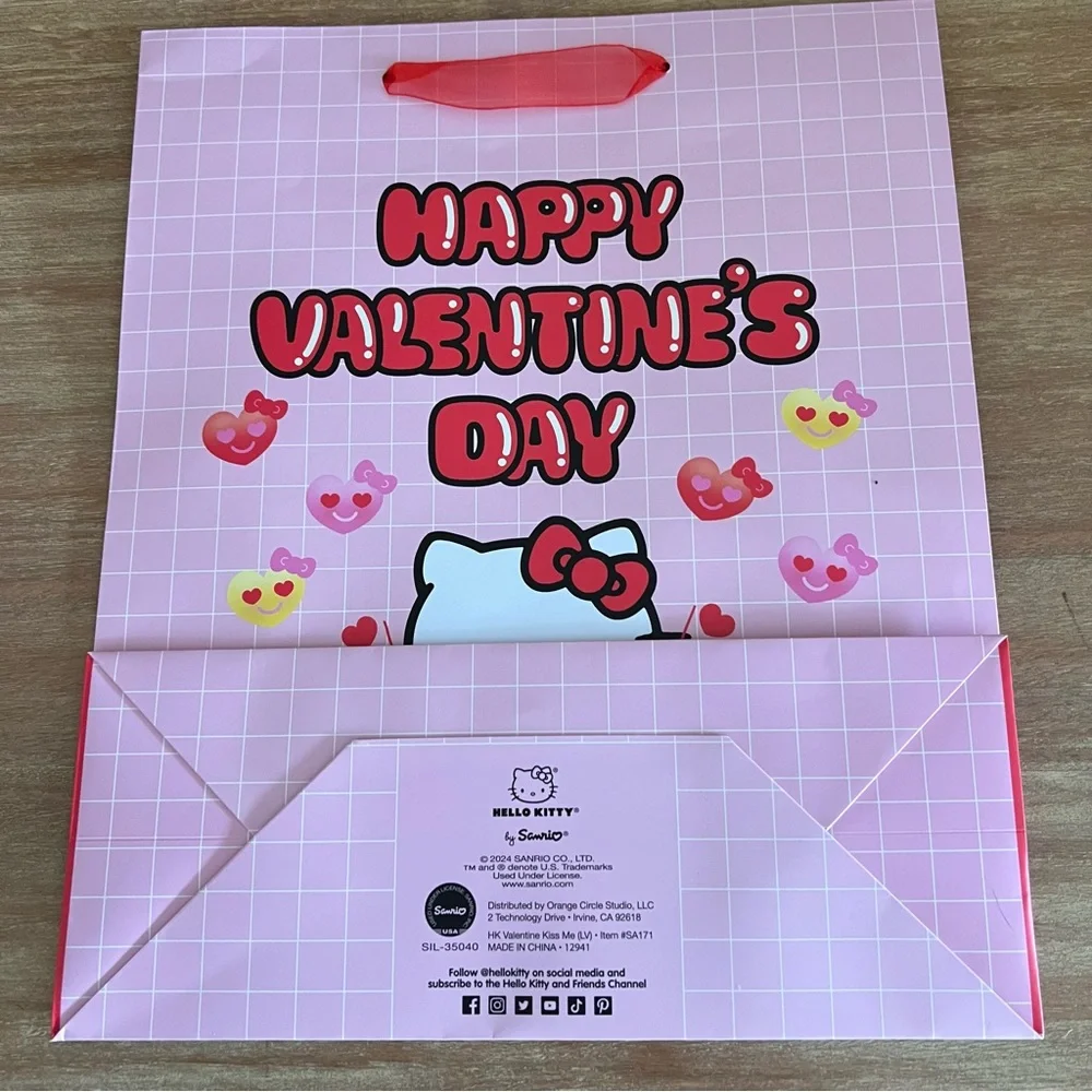 Valentines Day gift bag and greeting card BUNDLE by Sanrio Hello Kitty